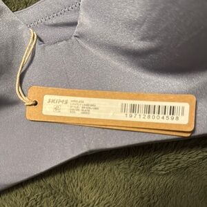 SKIMS Wireless Bra in Light Gray